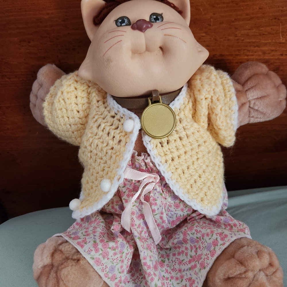 VINTAGE Cabbage Patch Cat Plush with Yellow Knit Sweater From 1983!